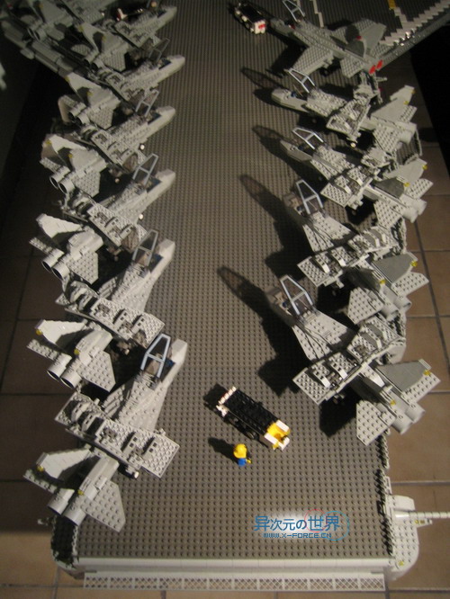 趣闻┊叹为观止的精彩!!用乐高(LEGO)积木搭出来的逼真巨型航母~!(附巨量清晰照片)