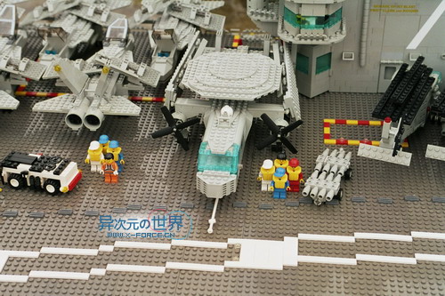 趣闻┊叹为观止的精彩！！用乐高(LEGO)积木搭出来的逼真巨型航母～！(附巨量清晰照片)