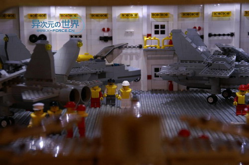 趣闻┊叹为观止的精彩！！用乐高(LEGO)积木搭出来的逼真巨型航母～！(附巨量清晰照片)