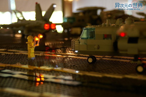 趣闻┊叹为观止的精彩！！用乐高(LEGO)积木搭出来的逼真巨型航母～！(附巨量清晰照片)