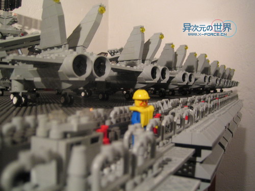 趣闻┊叹为观止的精彩！！用乐高(LEGO)积木搭出来的逼真巨型航母～！(附巨量清晰照片)