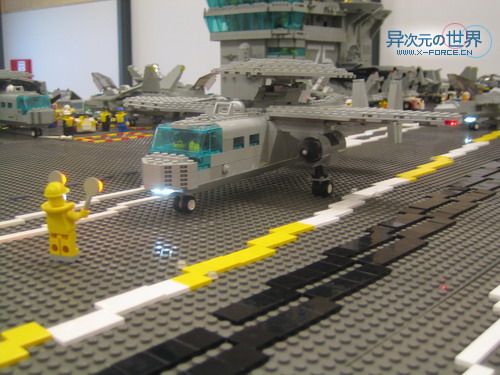趣闻┊叹为观止的精彩！！用乐高(LEGO)积木搭出来的逼真巨型航母～！(附巨量清晰照片)