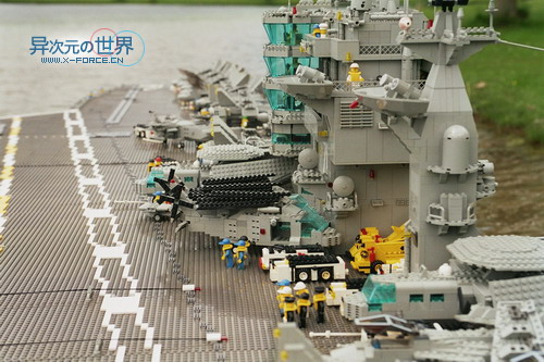 趣闻┊叹为观止的精彩！！用乐高(LEGO)积木搭出来的逼真巨型航母～！(附巨量清晰照片)
