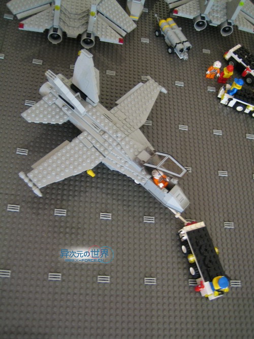 趣闻┊叹为观止的精彩！！用乐高(LEGO)积木搭出来的逼真巨型航母～！(附巨量清晰照片)