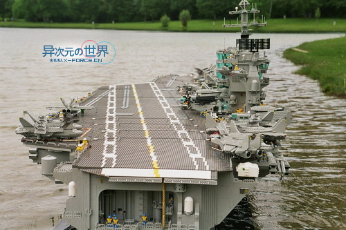 趣闻┊叹为观止的精彩!!用乐高(LEGO)积木搭出来的逼真巨型航母~!(附巨量清晰照片)