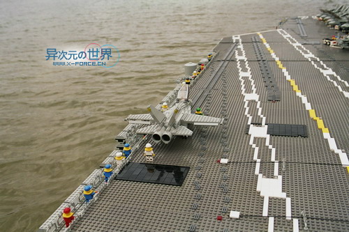 趣闻┊叹为观止的精彩!!用乐高(LEGO)积木搭出来的逼真巨型航母~!(附巨量清晰照片)