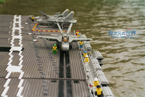 趣闻┊叹为观止的精彩!!用乐高(LEGO)积木搭出来的逼真巨型航母~!(附巨量清晰照片)