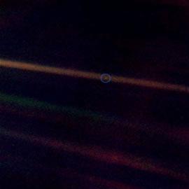 “暗淡蓝点” （Pale Blue Dot）