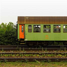 摄像师Branislav Kropilak 鲜艳色彩的火车