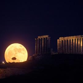 天文学家Anthony Ayiomamitis 希腊舒尼恩岬（Cape Sounion） 美丽的月出图片