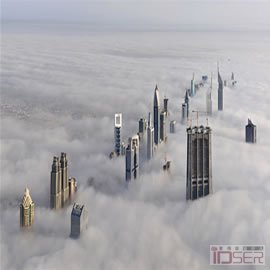 图片是大雾中的迪拜城（Foggy Dubai）