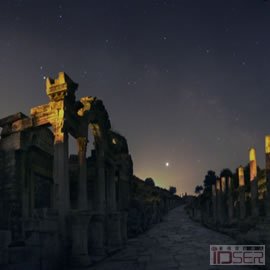 图片是土耳其港口城市以弗所的星空(Jupiter over Ephesus )