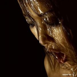 一张水流过女孩的脸的照片（Water Girl Asian Running Face）