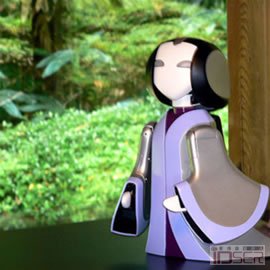 图片是设计师Takahashi Tomotaka设计的可以朗诵《源氏物语》的日本女机器人