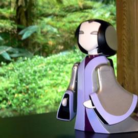 设计师Takahashi Tomotaka设计的可以朗诵《源氏物语》的日本女机器人