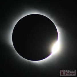 图片是8月1日18时新疆地区日全食景象