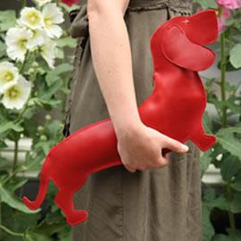设计师Caroline Borger和Klaartje de Hartog带来的腊肠狗包（Daschund Bag）