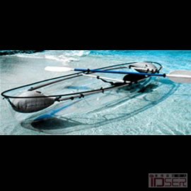 图片是透明独木舟（Transparent Canoe）