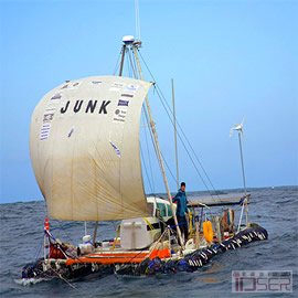 图片是Marcus Eriksen博士的Junk帆船