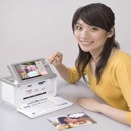 Casio的两款带触摸屏和键盘的相片打印机