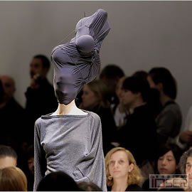 图片是巴黎时装周（Paris Fashion Week）
