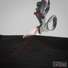 图片是日本人发明的激光剪刀（Laser Guided Scissors）