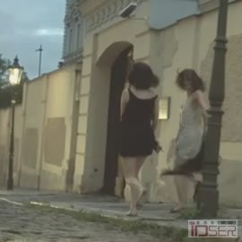 图片是Diesel女士香水广告:生命的燃料(Fuel For Life)