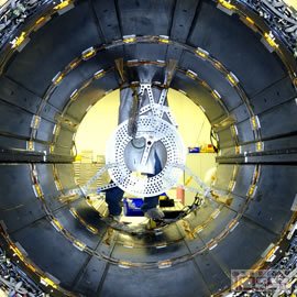 图片是大型强子对撞机(LHC,The Large Hadron Collider)