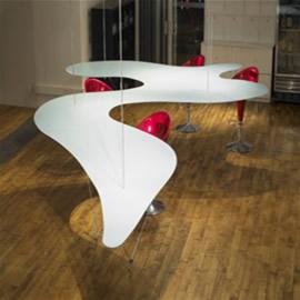 纽约建筑设计室Bernstein设计的悬浮的餐桌（Suspended Dining Table