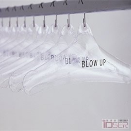 图片是充气衣架（Blow Up Hanger）