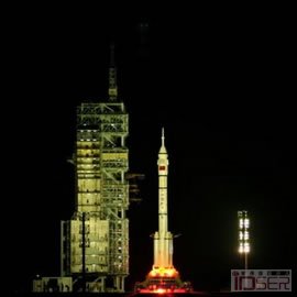 图片是神七航天员