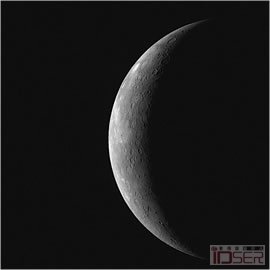图片是信使号水星探测器(Mercury Messenger )临近水星时拍摄的水星照片