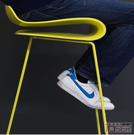 图片是设计室Harry&Camila为意大利家居制造商Kristalia设计的椅子（BCN Stool）