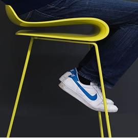 设计室Harry&Camila为意大利家居制造商Kristalia设计的椅子（BCN Stool）