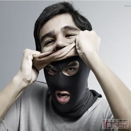 图片是OGAMI监视设备公司的广告：揭开真相（Unmask the Truth）