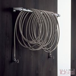 图片是来自Adhoc的线管暖气片（Ciussai Radiator ）