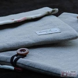 图片是来自House of Adeline，特别为Asus、Dell等品牌的Mini笔记本制作的袖套