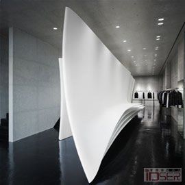 图片是建筑师Zaha Hadid设计的Niel Barrett东京旗舰店