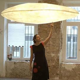 法国设计师Céline Wright用日本纸张制作的蚕茧灯