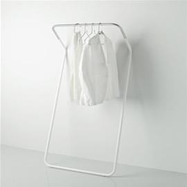 设计师Peter van de Water为荷兰Cascando公司设计的衣架（Lean-on）