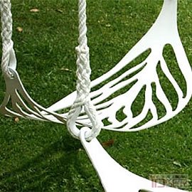 图片是设计师Alberto Sánchez带来的叶片秋千（Leaf Swing）