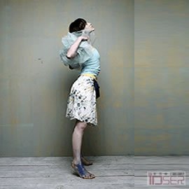 图片是一组很棒的女性杂志时尚摄影