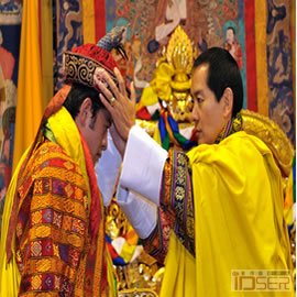 图片是不丹新国王Jigme Khesar Namgyel Wangchuck加冕