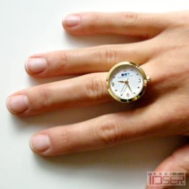 图片是黄金戒指手表（La Mer Gold Ring Watch）