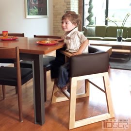 图片是来自Monte Design Group专为小孩设计的椅子
