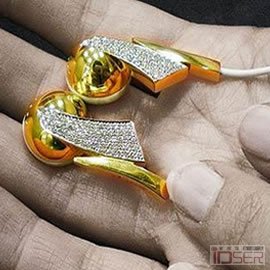 图片是18克拉黄金钻石耳机
