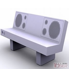 图片是德国设计师 Michael Schoner 设计的可以“唱歌”的大长椅( The Boom bench )