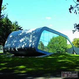 图片是建筑师 Zaha Hadid 为位于丹麦哥本哈根的 Ordrupgaard 艺术博物馆设计的延伸部份