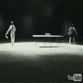 李小龙用双截棍打乒乓球