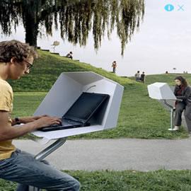 瑞士lifegoods设计室带来的“WiFi Desk”公共上网桌